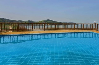 A Pool by the Waves, One Unforgettable Moment|우림관광농원|파도 소리와 함께하는 수영장, 단 하나의 순간